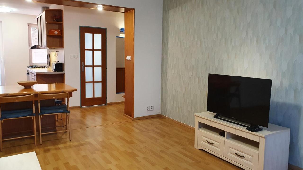 Lakeview Apartments ปิเอชตานี ภายนอก รูปภาพ